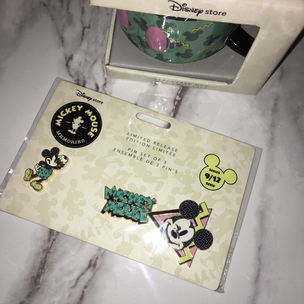 Mickey Mouse Memories Mug + pin sets - September
